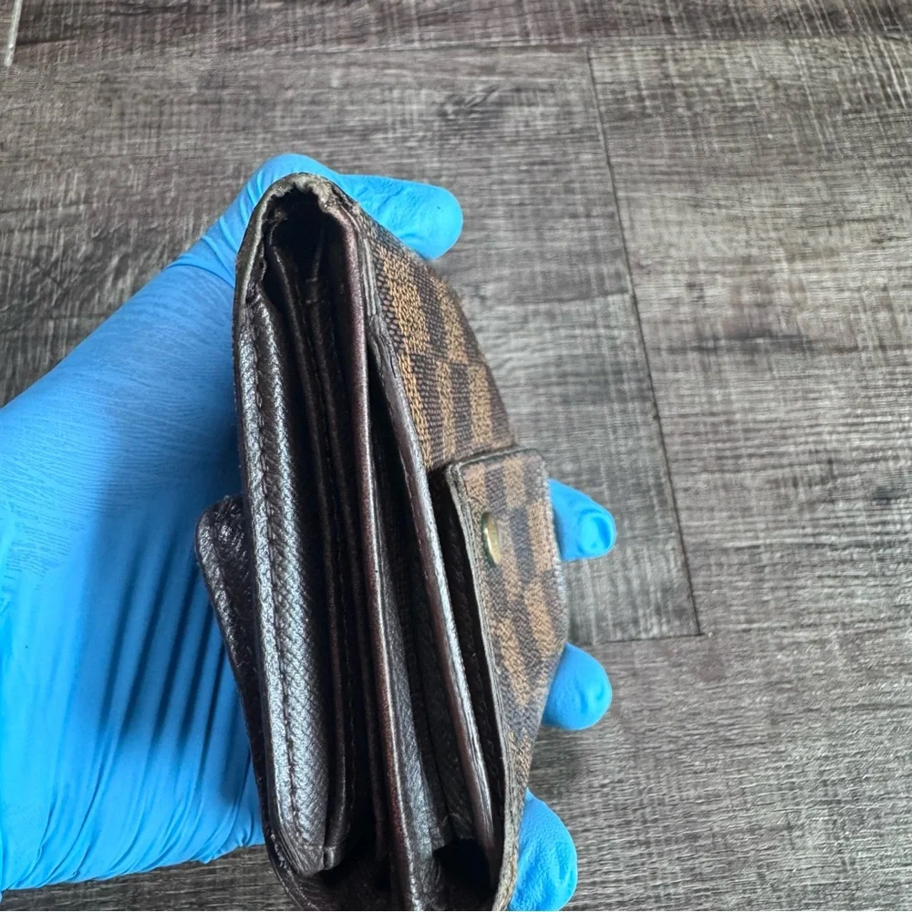 Louis Vuitton elegant wallet